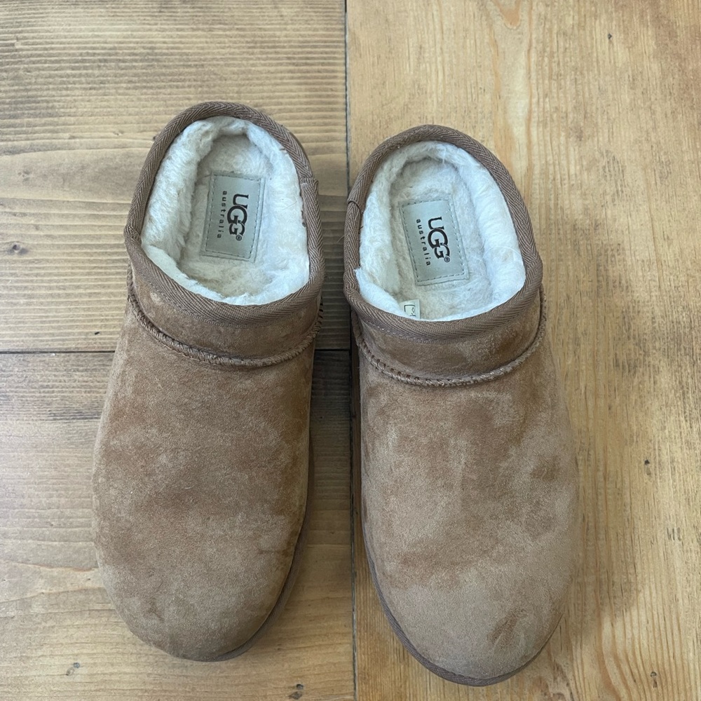 UGG womens classic slipper 8